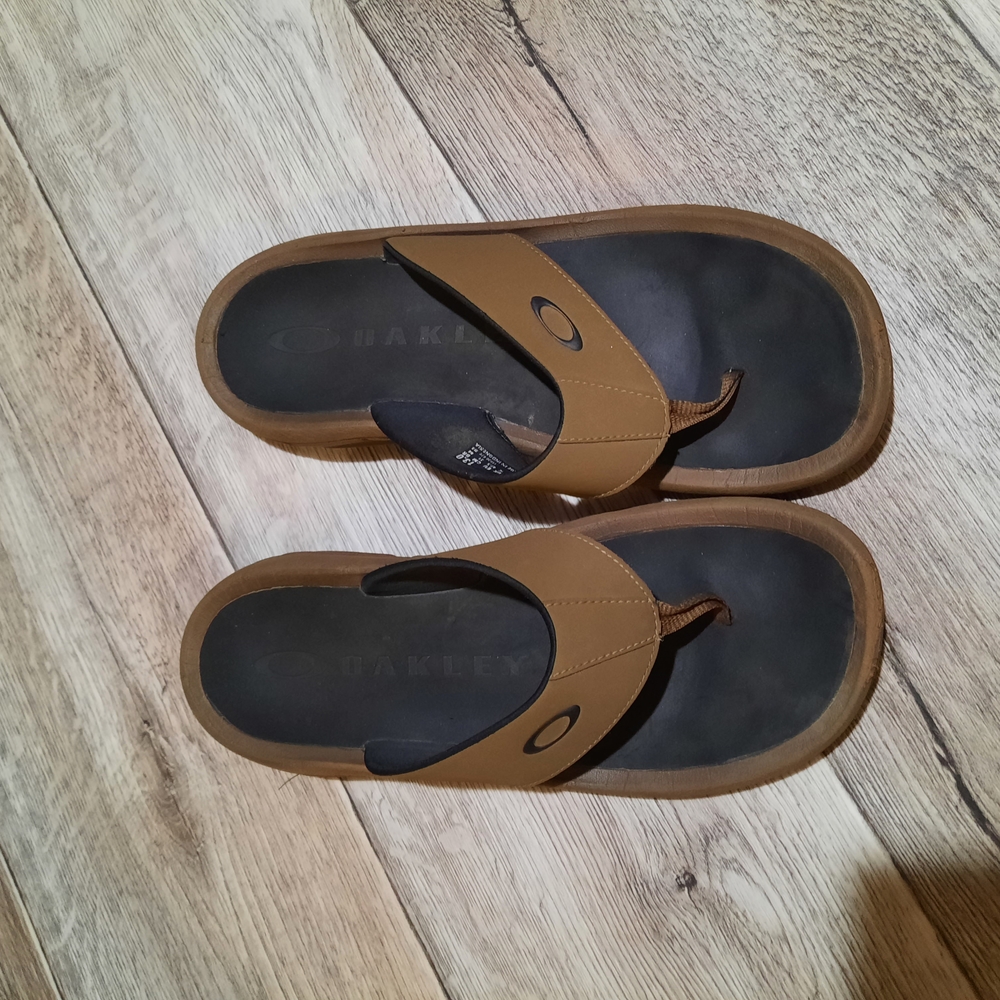 Oakley Brown Flip Flops